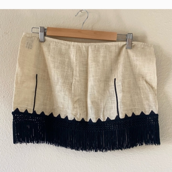 FREE PEOPLE SIZE 12 FRINGE SKIRT BLACK / TAN.  Fringe Mini Skirt - Picture 3 of 3